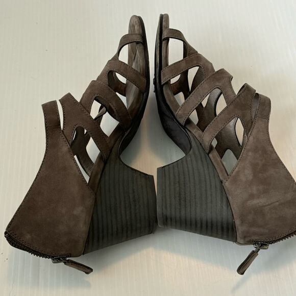 Eileen Fisher grey leather strappy heeled sandals size 9 - Picture 6 of 11